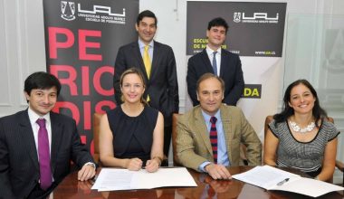Máster en Comunicación Estratégica de la UAI y Chile Tansparente firmaron alianza