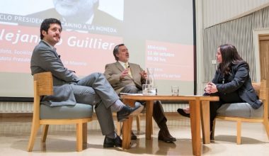 Alejandro Guillier en ciclo presidencial “Camino a la Moneda” en UAI Viña